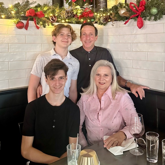 Meet your Posher, Hollie - Picture 4 of 4